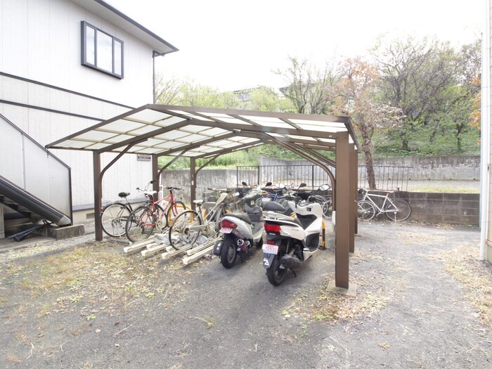 エステ－トピア吉川の物件外観写真