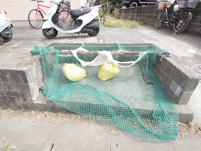 エステ－トピア吉川の物件外観写真