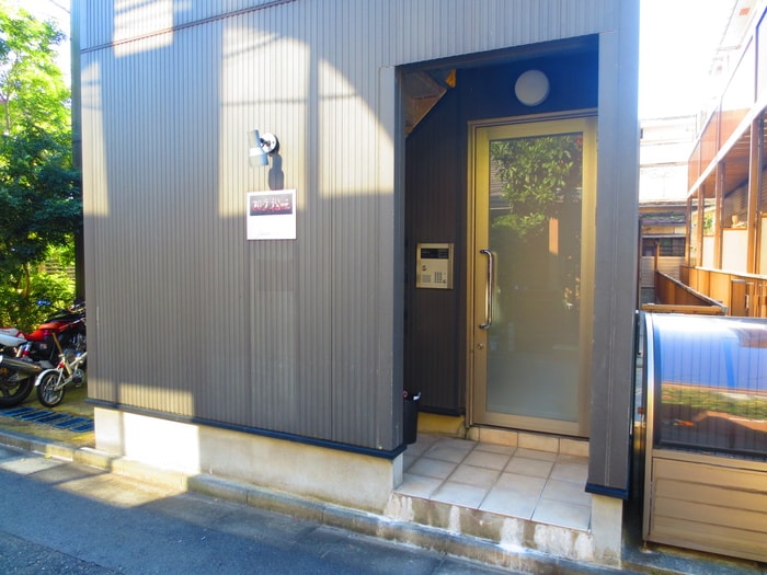 フローラ松が丘の物件外観写真