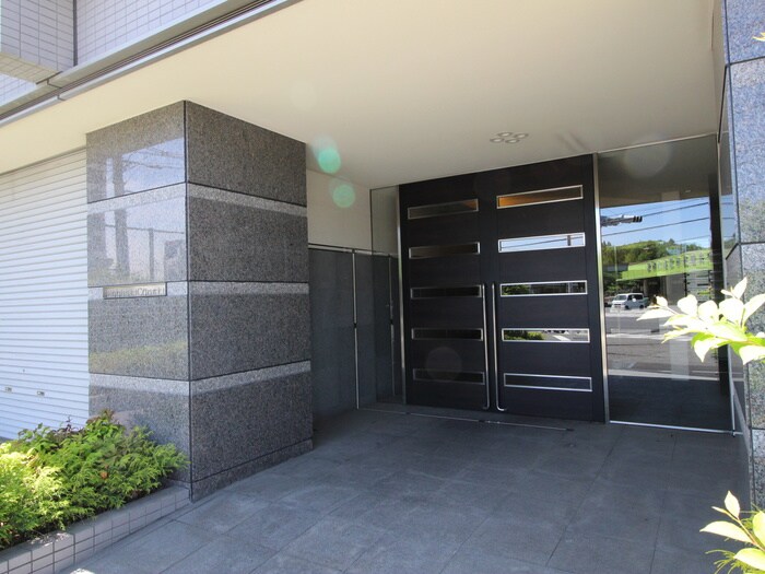 Ｒｏｂｕｓｔ　Ｃｏｕｒｔの物件外観写真