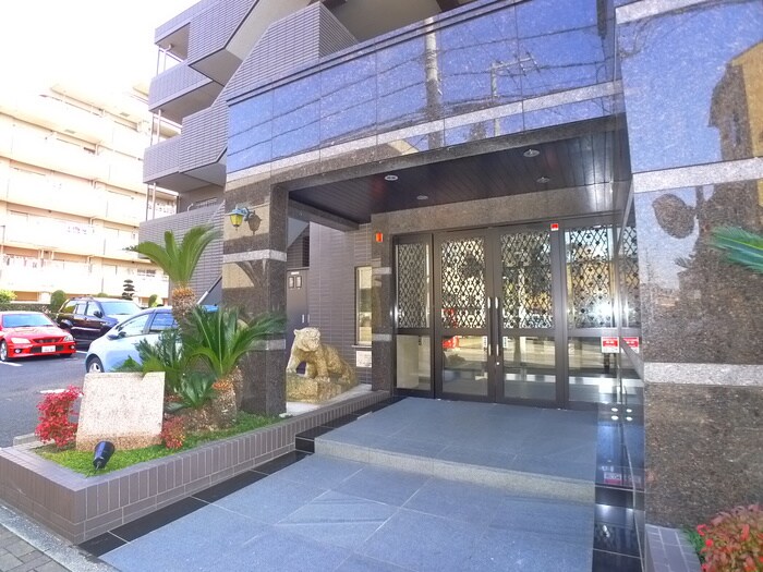 グレースコート市川妙典の物件外観写真