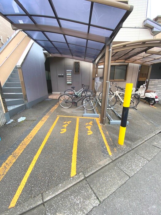 イスタナ・リアⅠの物件外観写真