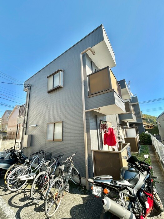 アドニス・イ－ストの物件外観写真