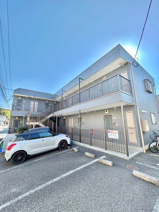 アドニス・イ－ストの物件外観写真