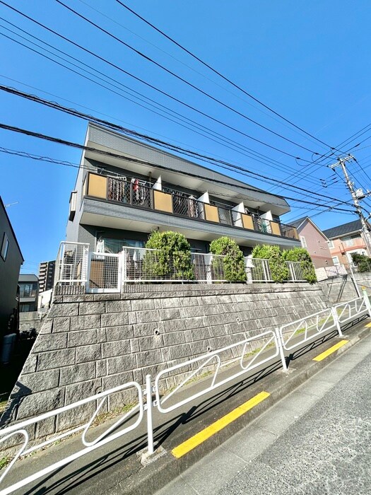 アドニス・イ－ストの物件外観写真