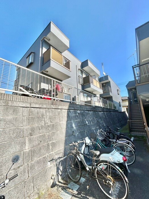 アドニス・イ－ストの物件外観写真