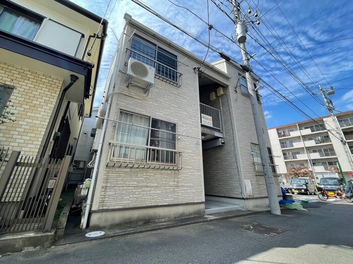 ラーククレールの物件外観写真