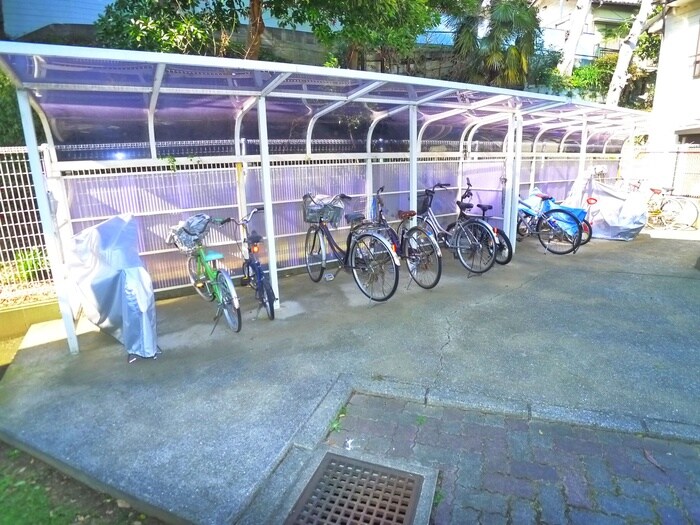 ロイヤルコーポ椿森の物件外観写真