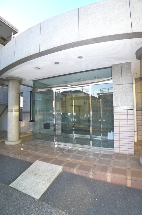 ロイヤルコーポ椿森の物件外観写真