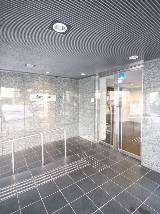 パ－クキュ－ブ四谷三丁目の物件外観写真