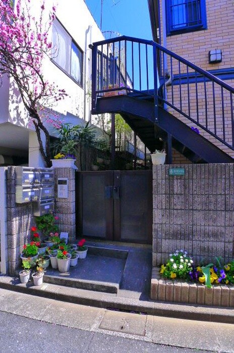 ロ－ゼンハイムの物件外観写真