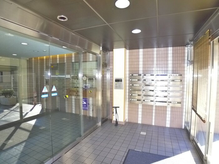 フローライト市川の物件外観写真