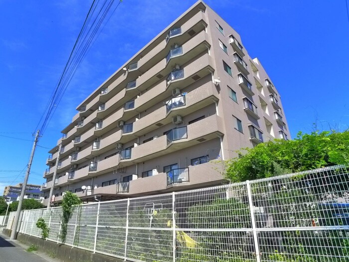 フローライト市川の物件外観写真