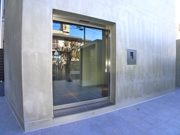 ゼルコヴァの物件外観写真