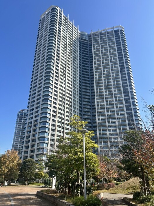 スカイズタワー＆ガーデン(908)の物件外観写真