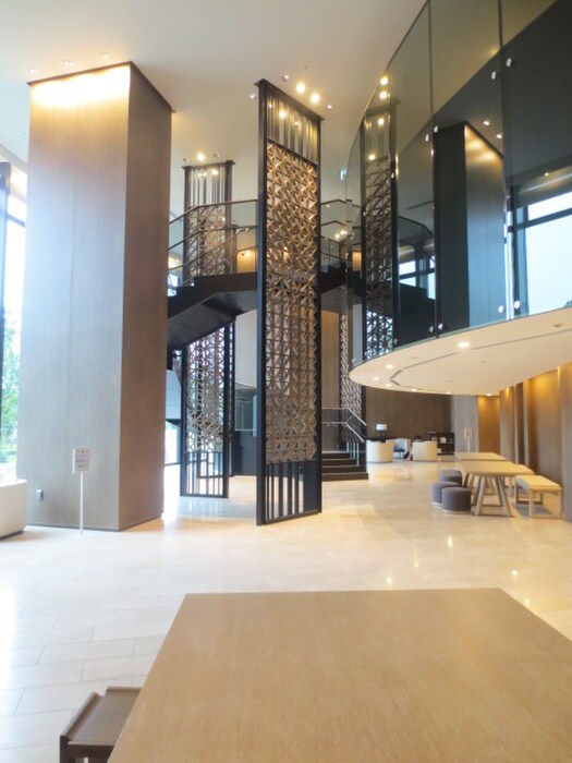 スカイズタワー＆ガーデン(908)の物件外観写真