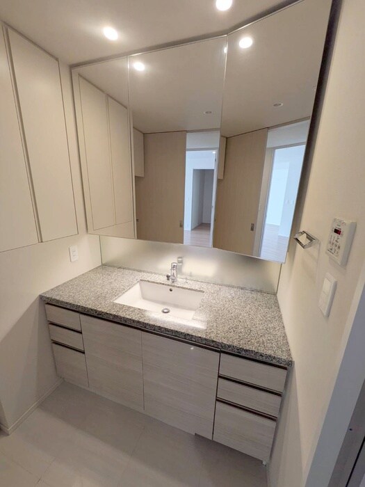 スカイズタワー＆ガーデン(908)の物件内観写真