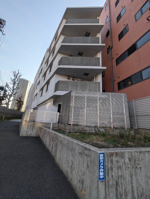コスモリード新宿余丁町の物件外観写真