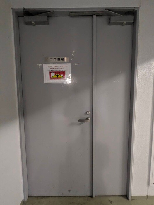 コスモリード新宿余丁町の物件外観写真