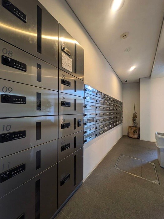 コスモリード新宿余丁町の物件外観写真