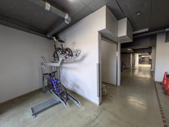 コスモリード新宿余丁町の物件外観写真