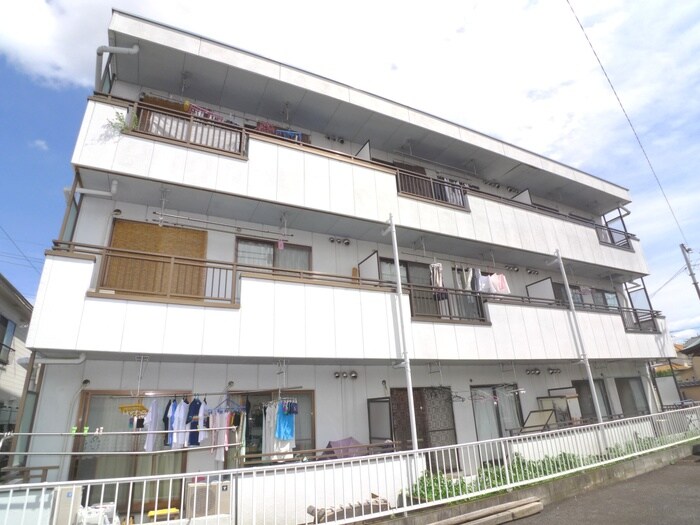 ファミ－ル末廣の物件外観写真