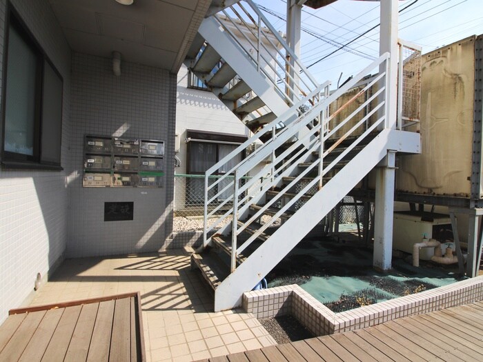 ファミ－ル末廣の物件外観写真