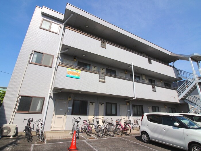 ファミ－ル末廣の物件外観写真