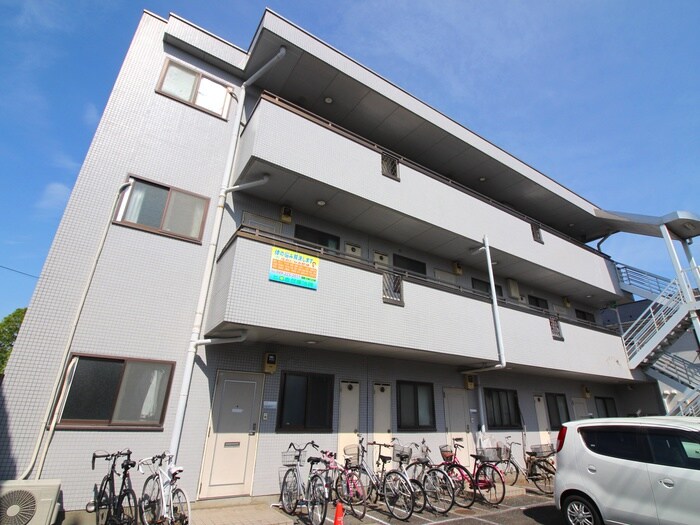 ファミ－ル末廣の物件外観写真