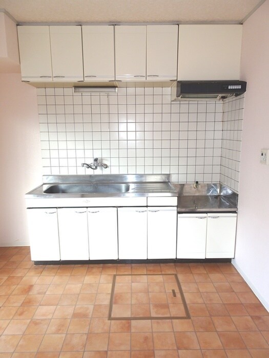 ファミ－ル末廣の物件内観写真