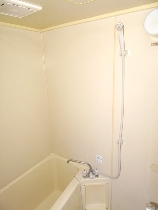 ファミ－ル末廣の物件内観写真