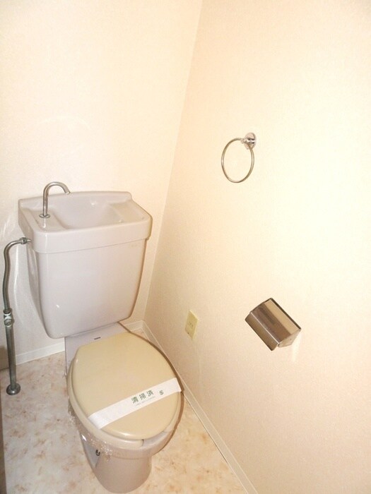 ファミ－ル末廣の物件内観写真