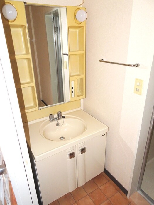 ファミ－ル末廣の物件内観写真