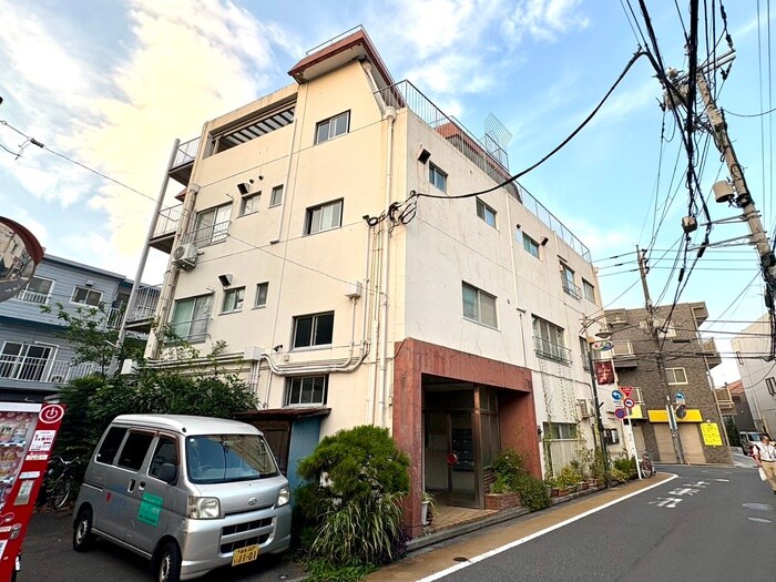 イズミマンションの物件外観写真