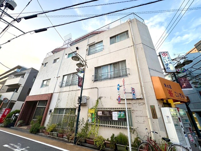 イズミマンションの物件外観写真