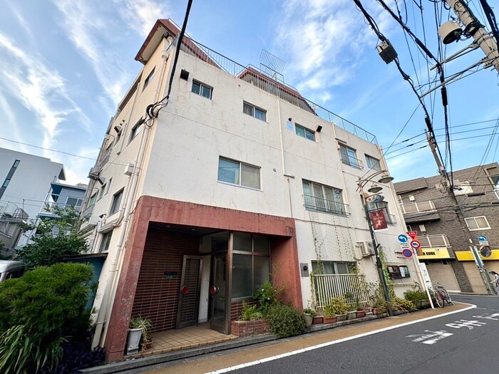 イズミマンションの物件外観写真