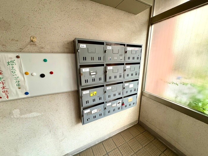 イズミマンションの物件外観写真