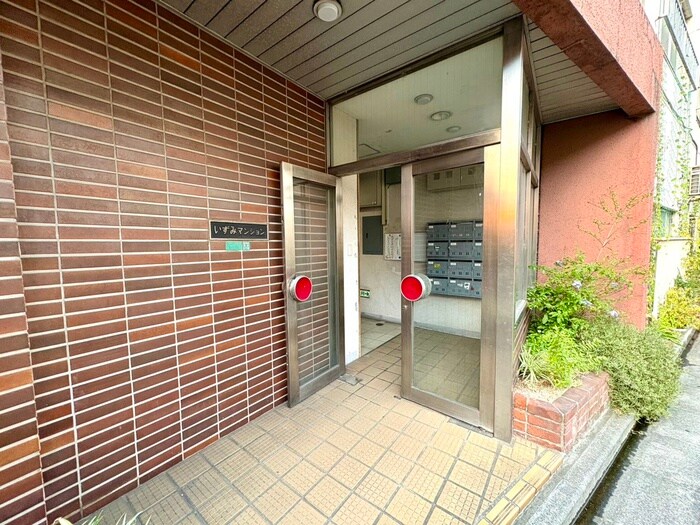 イズミマンションの物件外観写真