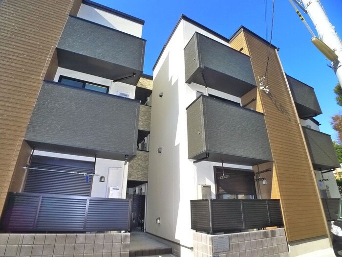 中山パークスイートの物件外観写真