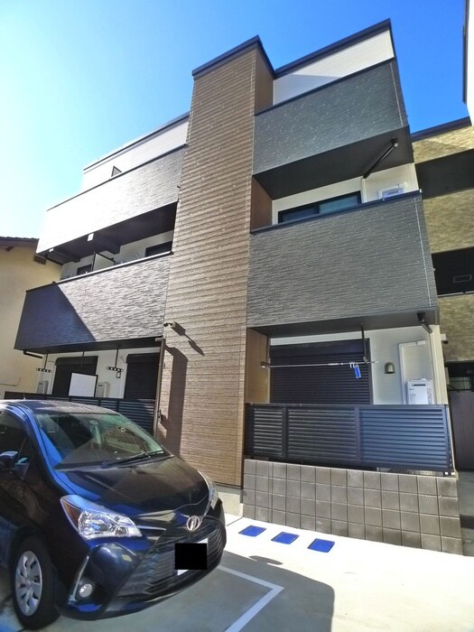 中山パークスイートの物件外観写真