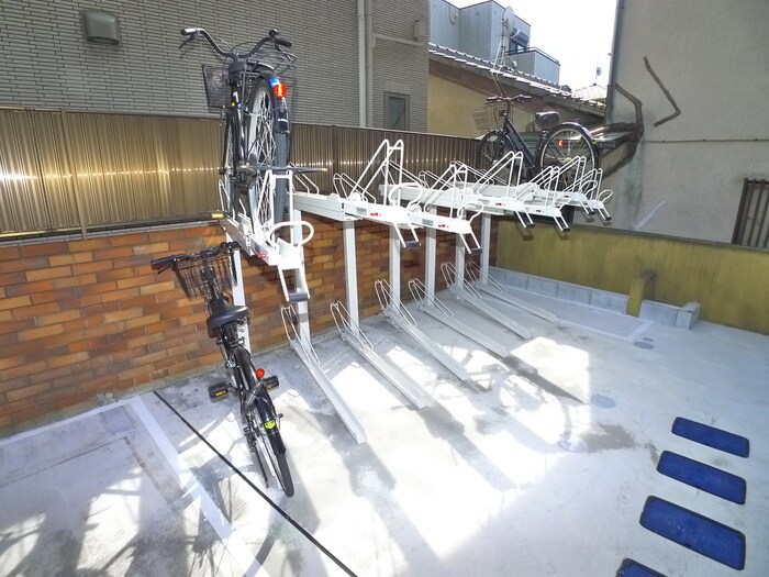 中山パークスイートの物件外観写真