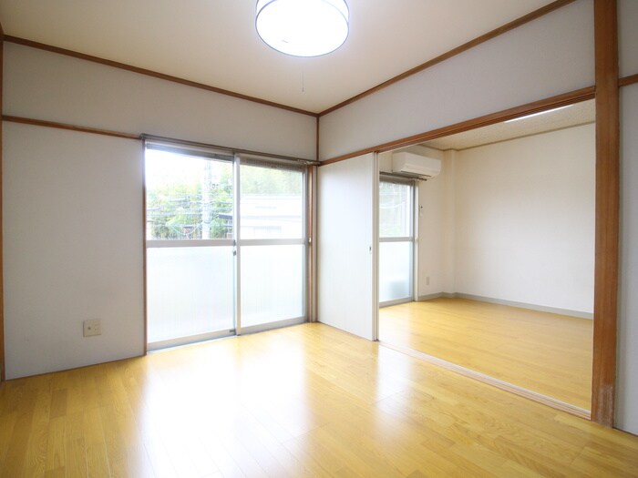 ヴィラガ－デンの物件内観写真