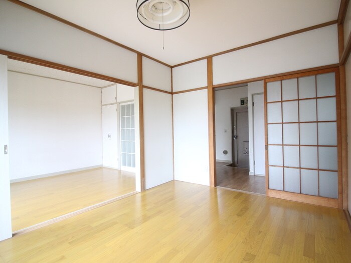 ヴィラガ－デンの物件内観写真