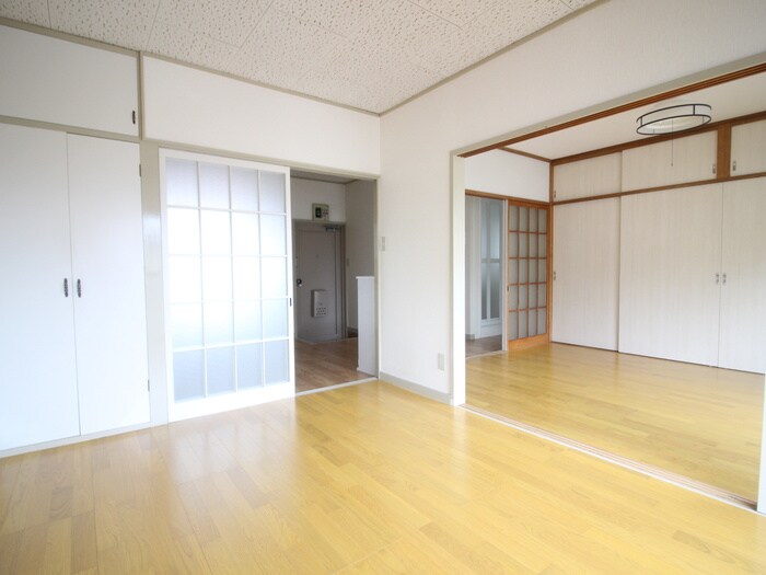 ヴィラガ－デンの物件内観写真