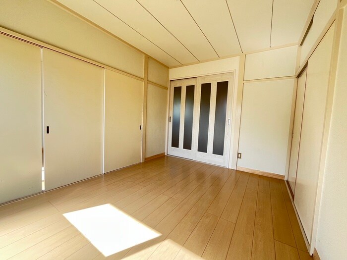 ヴィラガ－デンの物件内観写真