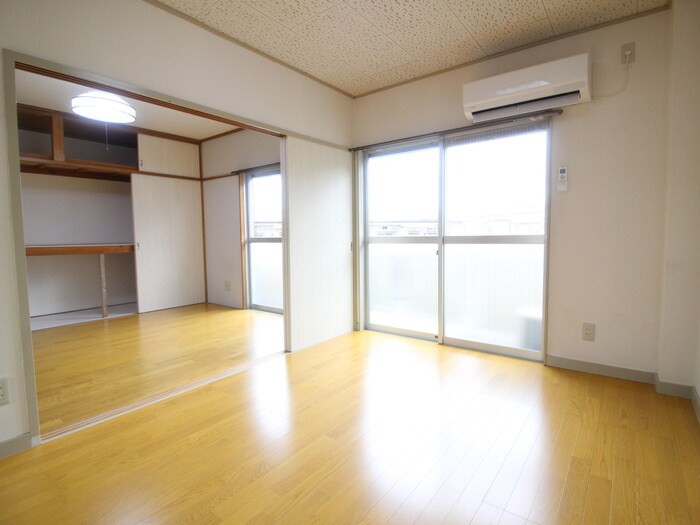 ヴィラガ－デンの物件内観写真