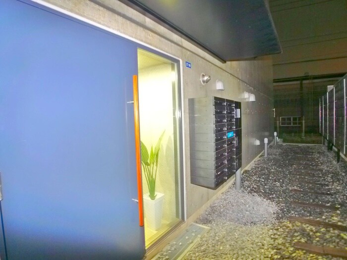 ＡＴＯＲＡＳ　ＭＡＫＵＨＡＲＩの物件外観写真