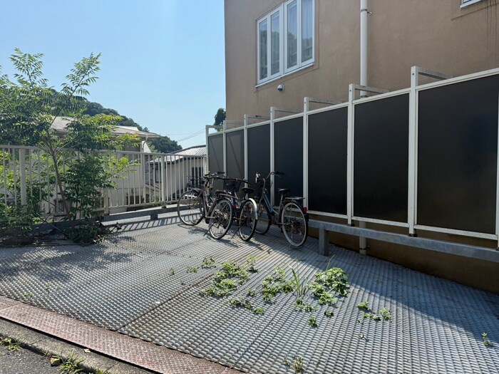 披露山アパ－トメントの物件外観写真