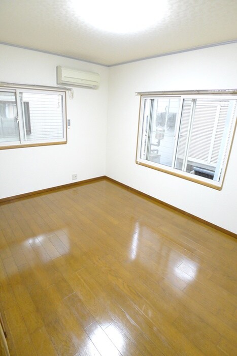 シャイニ－ハウスの物件内観写真