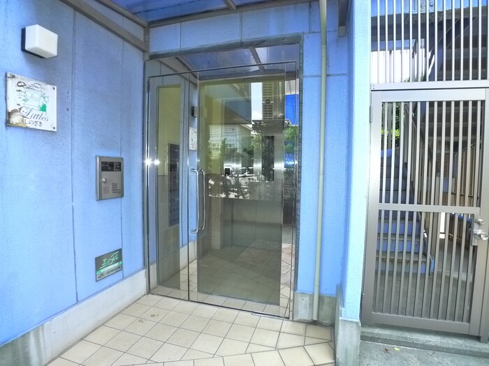 リトルズ篠崎の物件外観写真